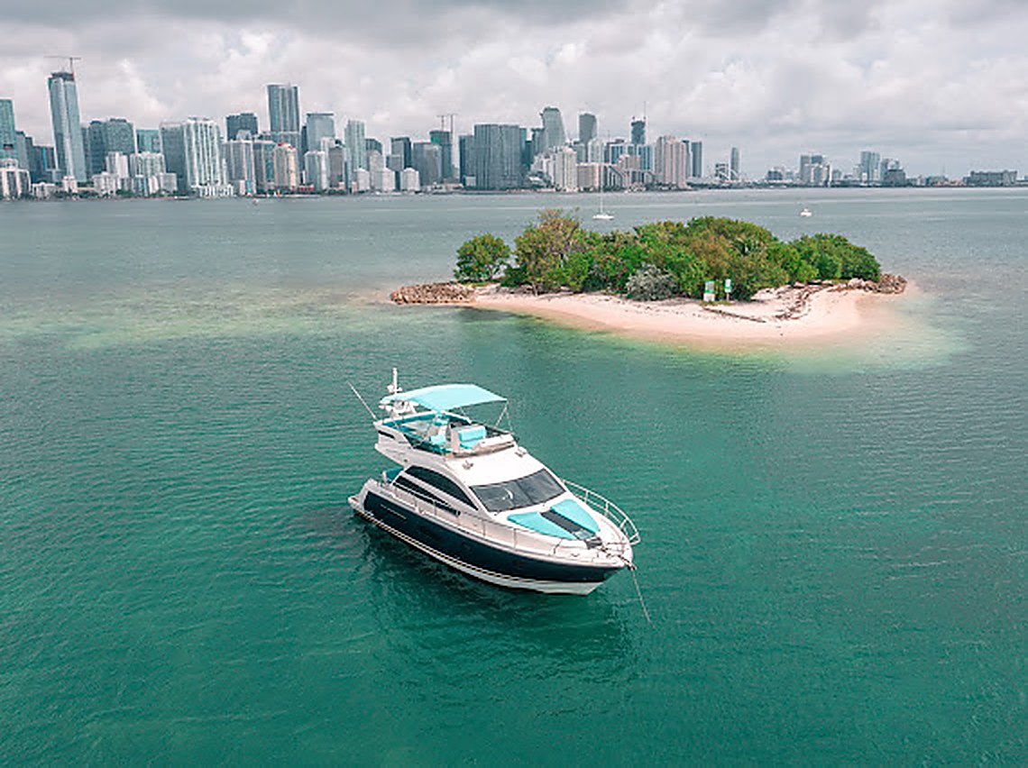 55 ft Royal Blue yacht rental in Miami